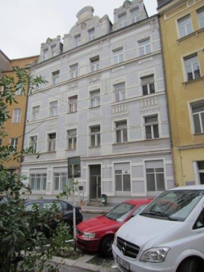 Prodej státního majetku: komplex 3 sousedních budov v centru Karlových Varů ideální pro výstavbu velkého hotelu, bytu nebo bytových domů