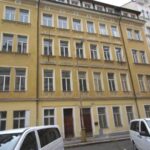Prodej státního majetku: komplex 3 sousedních budov v centru Karlových Varů ideální pro výstavbu velkého hotelu, bytu nebo bytových domů