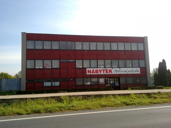 Продається 3-поверховий магазин Меблі Будинок на жвавій трасі Ловошице-Ústí nad Labem